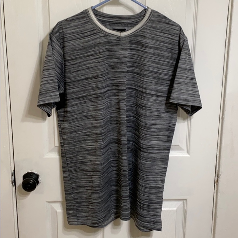 ICNY SPORT REFLECTIVE TSHIRT SZ L